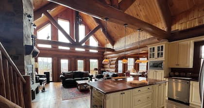 Charming 5-bedroom cabin with AC and WiFi