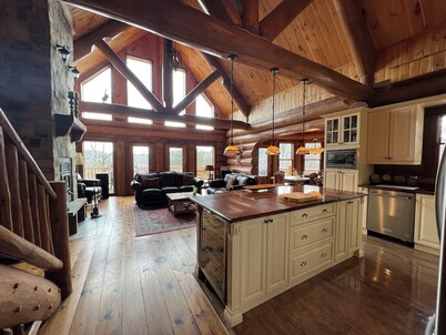 Charming 5-bedroom cabin with AC and WiFi