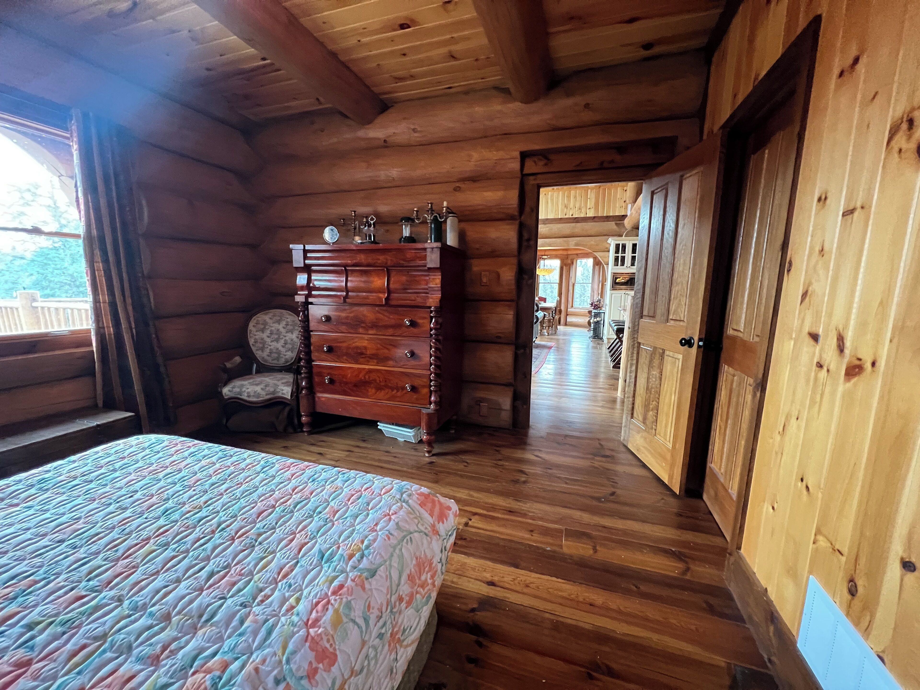 5 bedrooms, WiFi, bed sheets