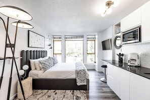 1 dormitorio, tabla de planchar con plancha, wifi y ropa de cama