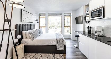 Cascade Lodge Premium Suite with Pool & Hot Tub