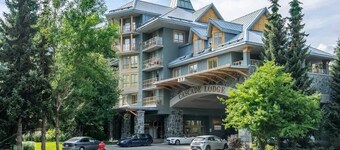 Cascade Lodge Premium Suite with Pool & Hot Tub