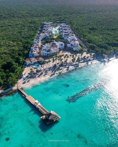 Cadaques Caribe Resort charming apartment, wonderful private beach 