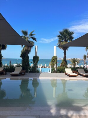 Pool - Luxury apartment Beachfront escape in La Vie JBR (Dubai)