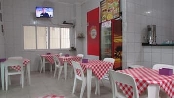 包含每日自助早餐