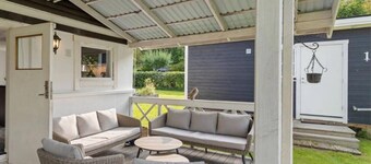 Modern & Sjönära Stuga med Privat Bastu - Sommarstigen 1