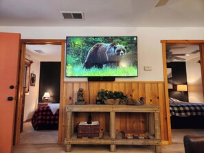 2 slaapkamers, een bureau, een strijkplank/strijkijzer, gratis wifi