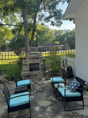 "The Koop" A jewel in Jefferson
Side B