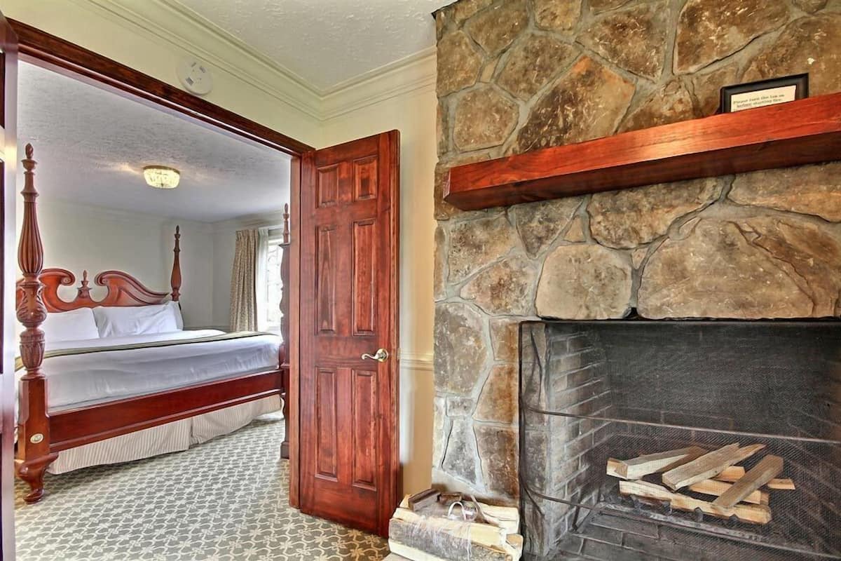 King Fireplace Suite in Meadows Bldg