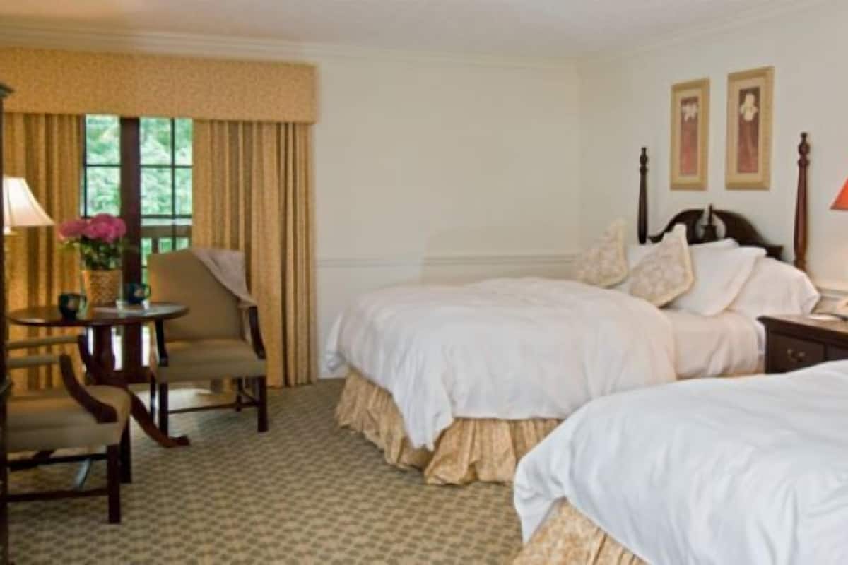 Luxury Double Queen in Highlands Bldg | 免费 WiFi