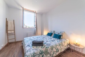 3 bedrooms, desk, iron/ironing board, free WiFi