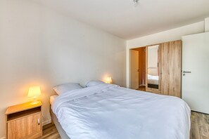 1 chambre, fer et planche à repasser, Wi-Fi gratuit, draps fournis