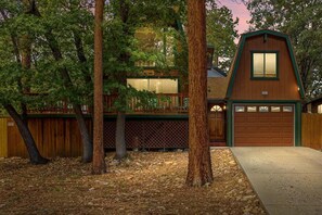 Exterior - Sandbox Chalet-Cozy 3 Bedroom Cabin w/Deck & Views (Big Bear)