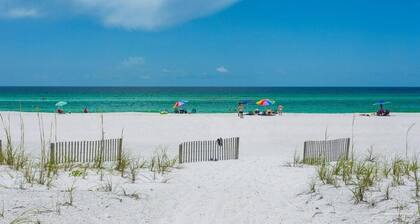 Waterfront 3-bedroom palm beach paradise with a pool on Pensacola Beach