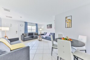 Smart TV, fireplace, books - Сomfy Unit in Fort-Lauderdale  (Fort Lauderdale)