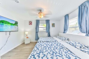 3 habitaciones, tabla de planchar con plancha y cuna de viaje