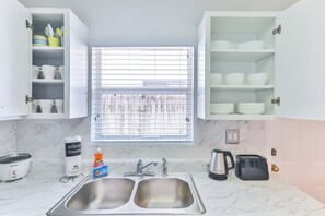 Fridge, microwave, oven, stovetop - Сomfy Unit in Fort-Lauderdale  (Fort Lauderdale)