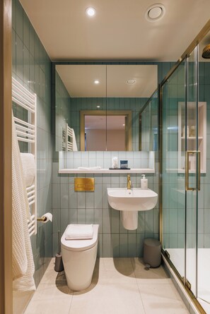 Hair dryer, towels - Modern Studio Flat in North London (London)