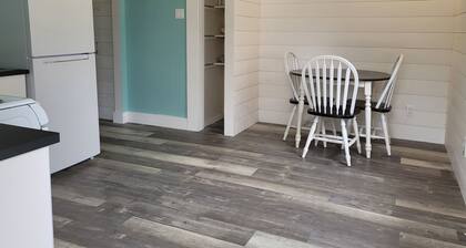 Charming 1-bedroom apartment in center of Allen with WiFi, AC, park and more