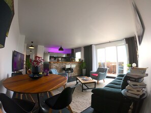 Dining - Elegant 70m2 Rooftop at the foot of Le Bourget station (Le Bourget)