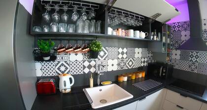 ĂlĂ©gant Rooftop 70m2 aux pieds de la station Le Bourget