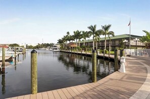 Marina - Couples Retreat! Romantic Sunsets! 51 Feet to Saltwater. Summer Special Prices. (Sarasota)