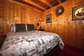 6 Schlafzimmer, Schreibtisch, Bügeleisen/Bügelbrett, Reisekinderbett