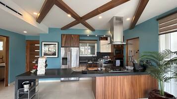 Fridge, microwave, dishwasher, cookware/dishes/utensils