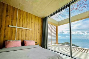 2 bedrooms, iron/ironing board, internet, bed sheets