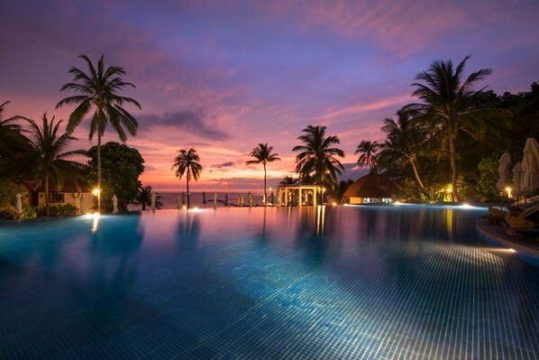 Pool - Rawi Warin Resort & Spa - Deluxe Room (Ko Lanta Yai)