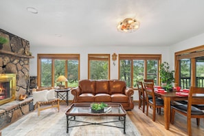 Living area - Country Club (Flagstaff)