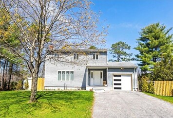Image of Spacious multiples bedroom house in enchanting Calverton with WiFi, AC