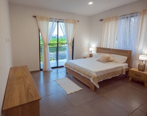 1 bedroom, desk, WiFi, bed sheets