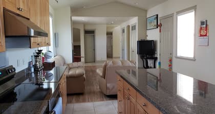 3 Bed, 4 Bath, 2-Story House in Great Neighborhood