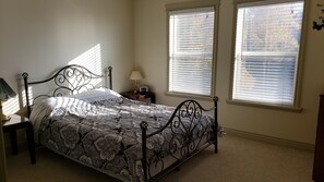 3 slaapkamers, een bureau, gratis wifi, beddengoed