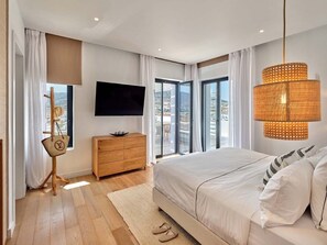 8 chambres, coffres-forts dans les chambres, fer et planche Ă repasser