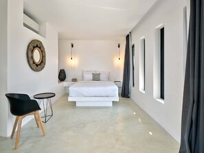 8 bedrooms, in-room safe, iron/ironing board, free WiFi