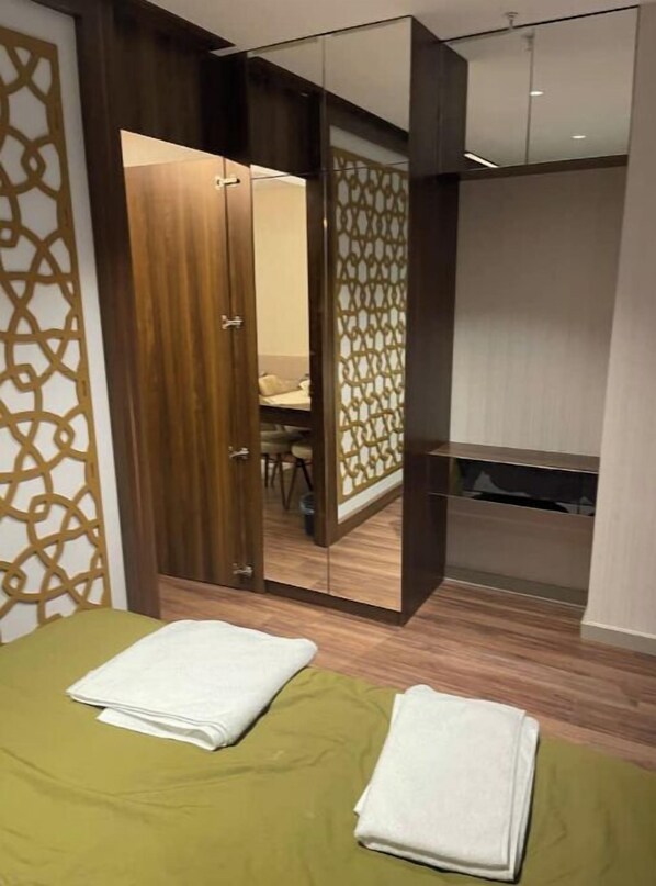 1 bedroom, free WiFi, bed sheets - Near Mall of Istanbul 2sofabeds
(istanbul)