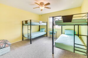 4 bedrooms, desk, iron/ironing board, WiFi - 4 Mi to Beach: Lake Havasu City Home w/ Pool (Lake Havasu City)
