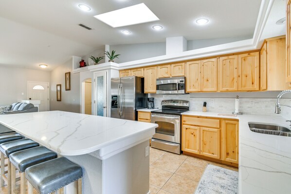 Fridge, microwave, stovetop, dishwasher - 4 Mi to Beach: Lake Havasu City Home w/ Pool (Lake Havasu City)