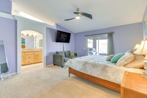 4 bedrooms, desk, iron/ironing board, WiFi - 4 Mi to Beach: Lake Havasu City Home w/ Pool (Lake Havasu City)