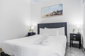 1 chambre, bureau, fer et planche à repasser, Wi-Fi