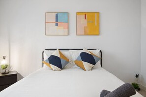 1 slaapkamer, een strijkplank/strijkijzer, wifi, beddengoed