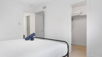 1 habitación, tabla de planchar con plancha, wifi y ropa de cama