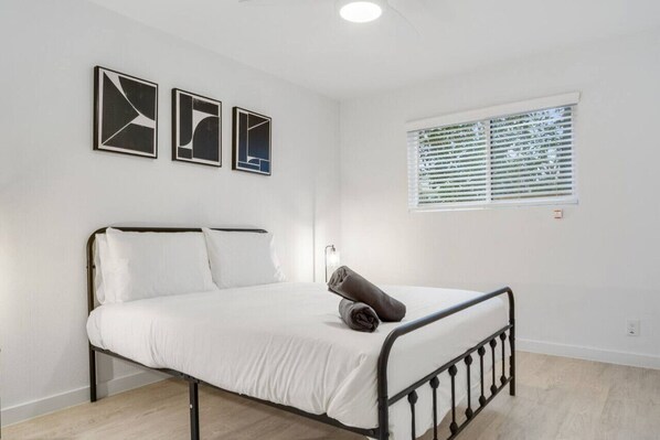 1 habitación, tabla de planchar con plancha, wifi y ropa de cama 