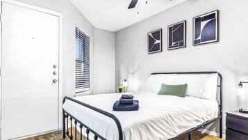 1 chambre, fer et planche à repasser, Wi-Fi, draps fournis