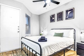 1 室のベッドルーム、アイロン / アイロン台、WiFi、ベッドシーツ