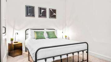 1 Schlafzimmer, Schreibtisch, BĂŒgeleisen/BĂŒgelbrett, WLAN