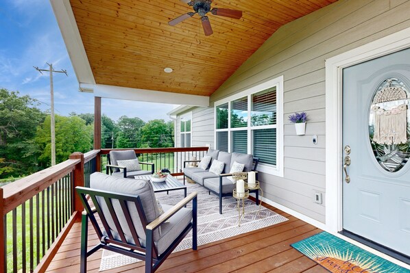 Property grounds - Charming home with hot tub, central AC, W/D, patio, and Views (Fairview)