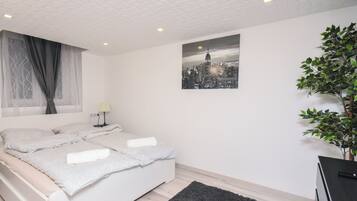 2 bedrooms, iron/ironing board, WiFi, bed sheets